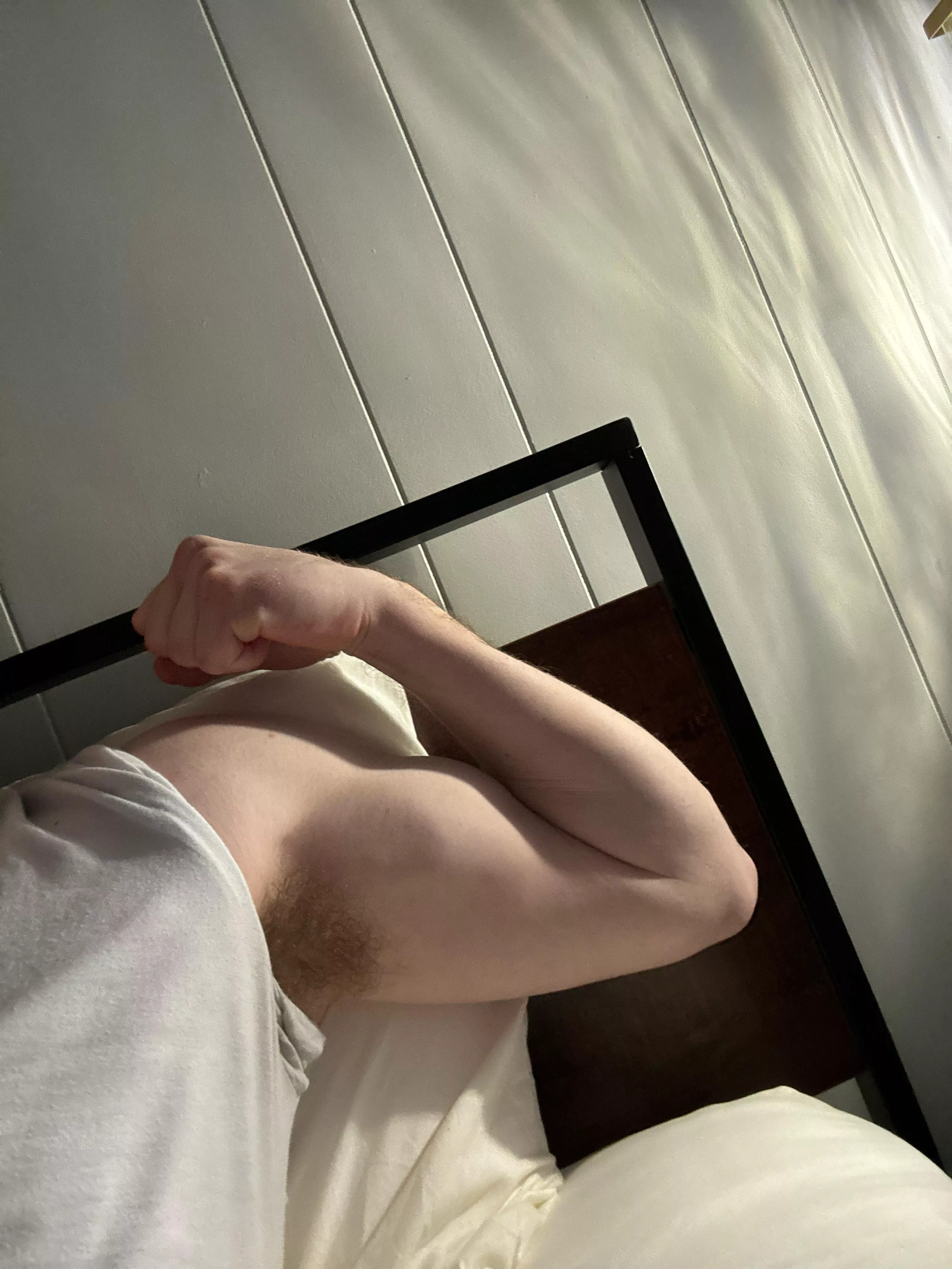 21, 8 inch boner. Frat bro. Looking only for fit/skinny/jock bros with hung or tiny boners to jerk with. @james_quint23