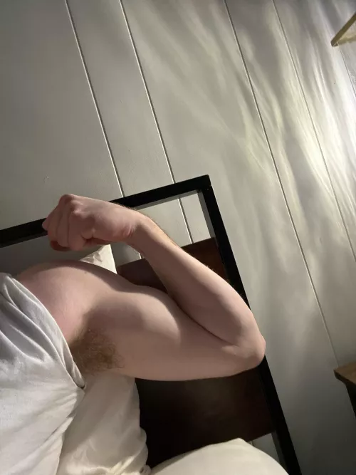 21, 8 inch boner. Frat jock. Looking only for fit/skinny/jock bros with hung or tiny boners to jerk with. @james_quint23