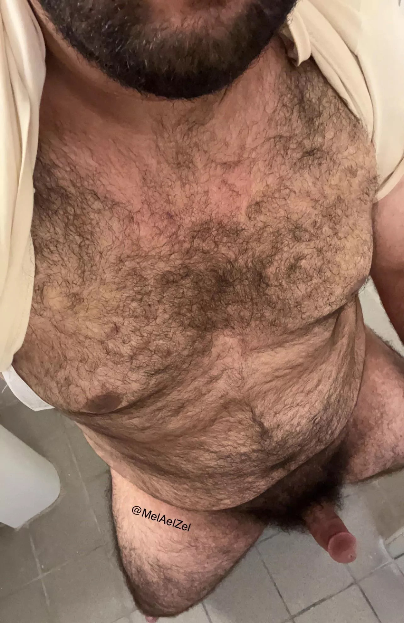 [21] Anybody likes a bottom with a body like this?