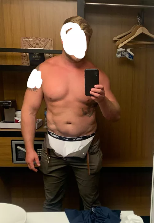 (33) All alone in a hotel who is going to take of Daddy