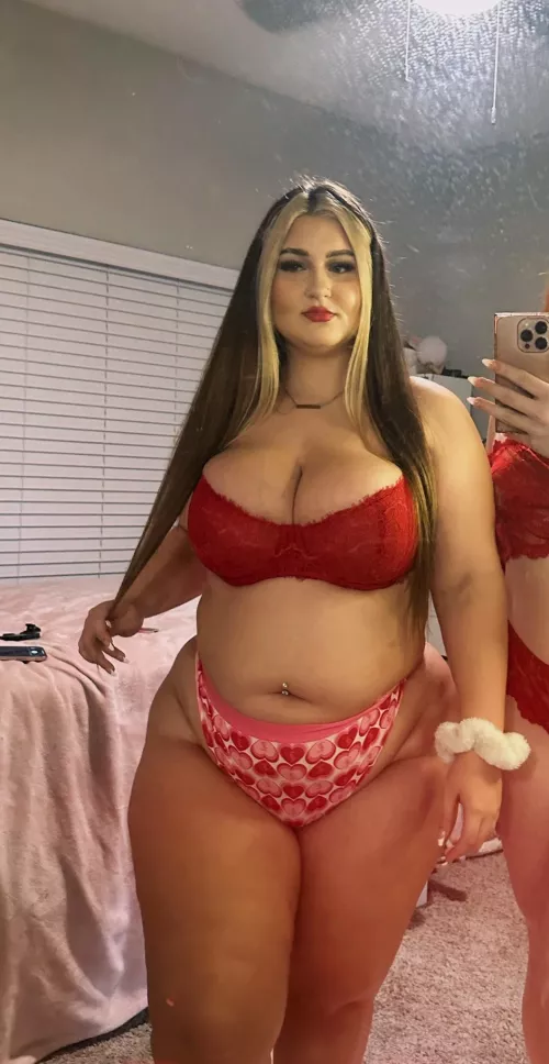 a lil thickness never hurt <3