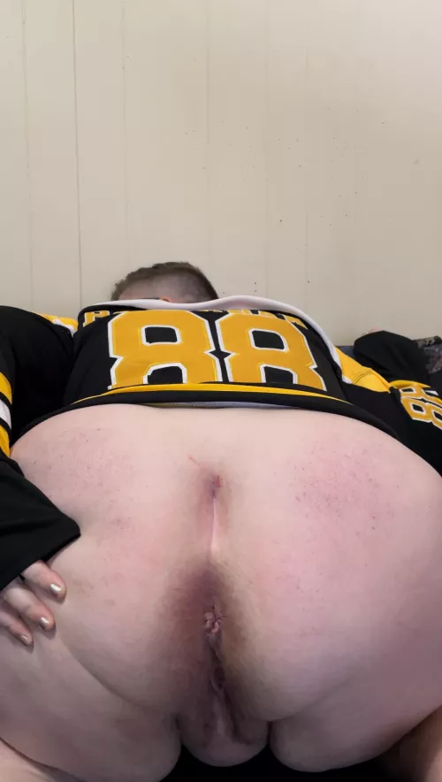 Any other horny Bruins fans watching the game right now?