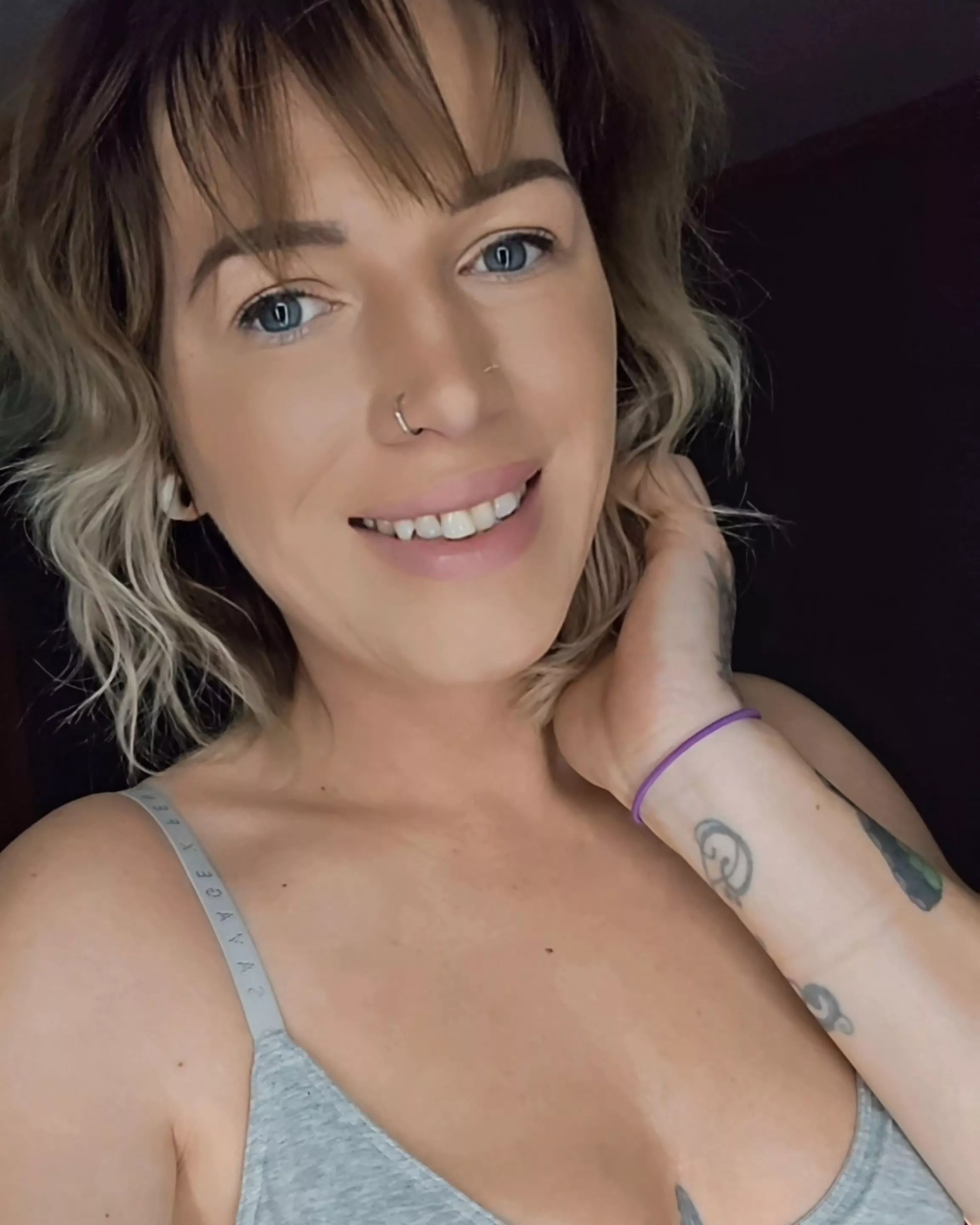 Blonde baddie at your service