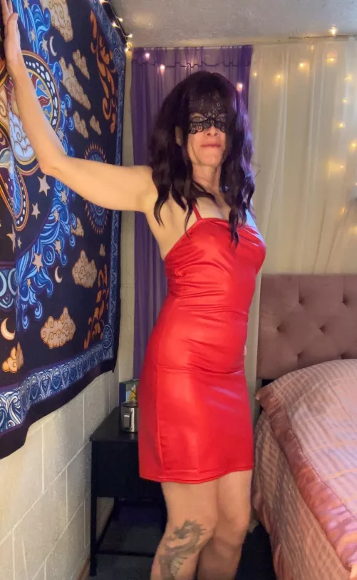 Braless to my first swinger’s party (47f)