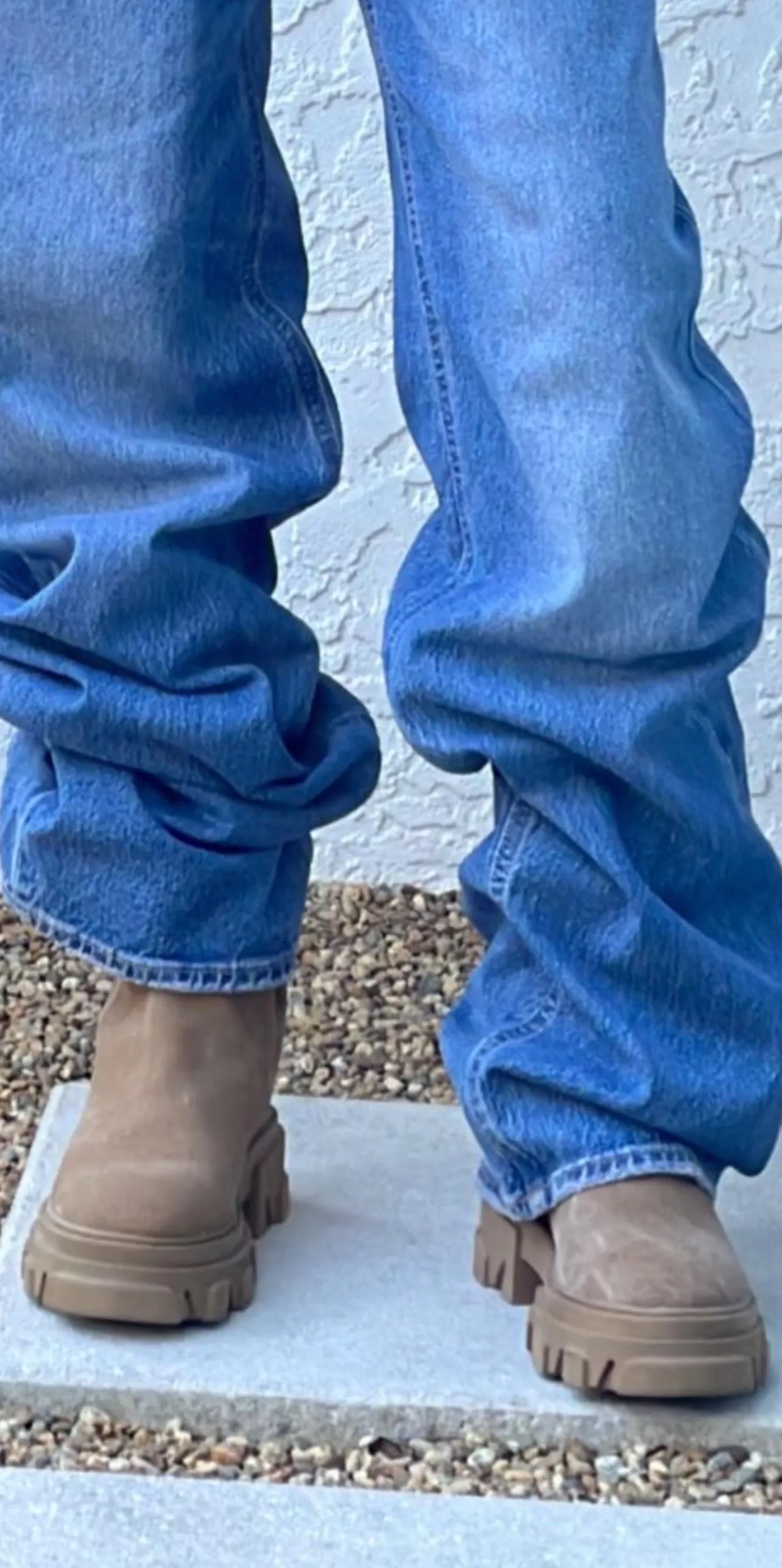 Can anyone help identify these boots ?