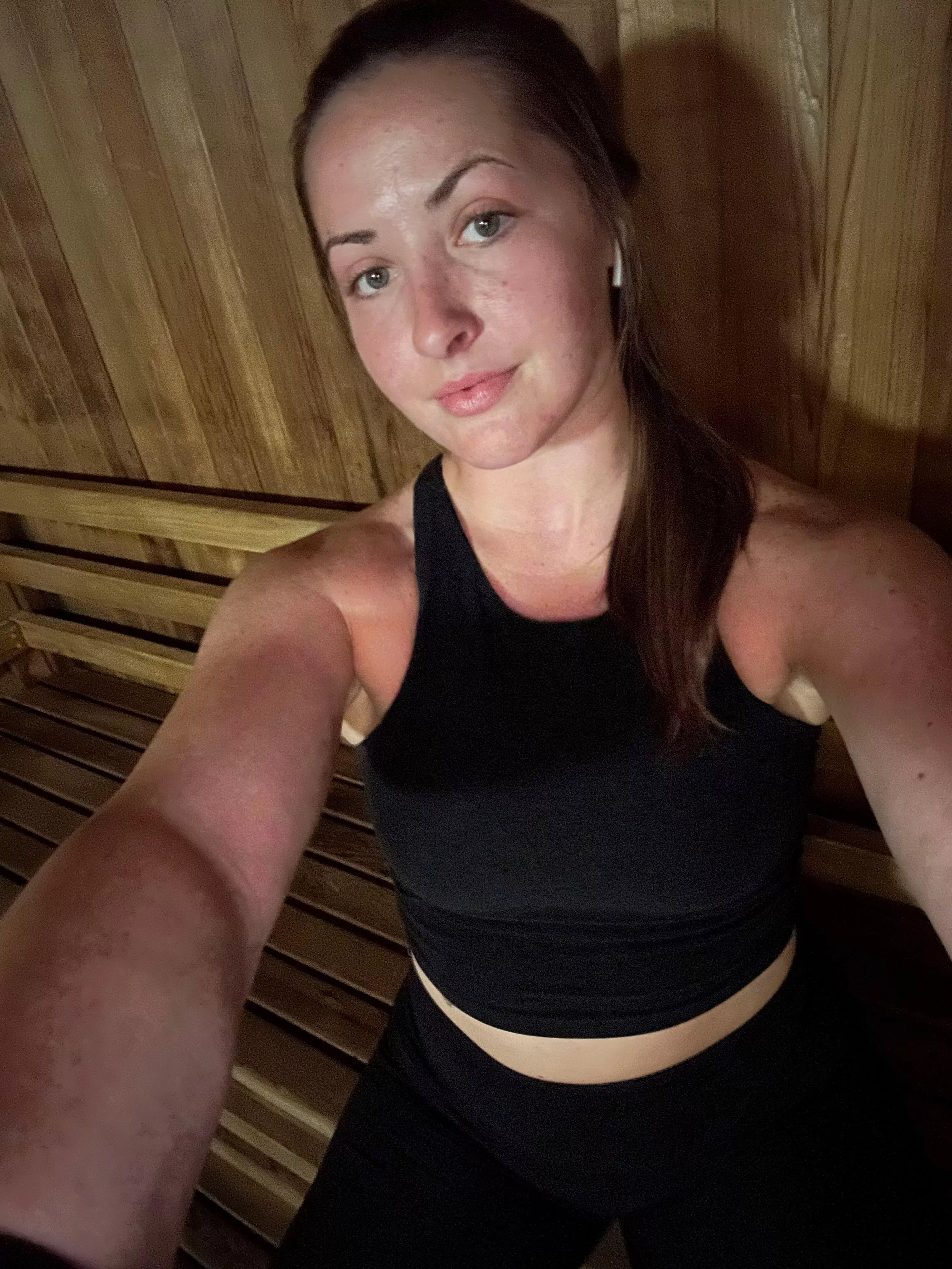 Can't leave the sauna without a selfie