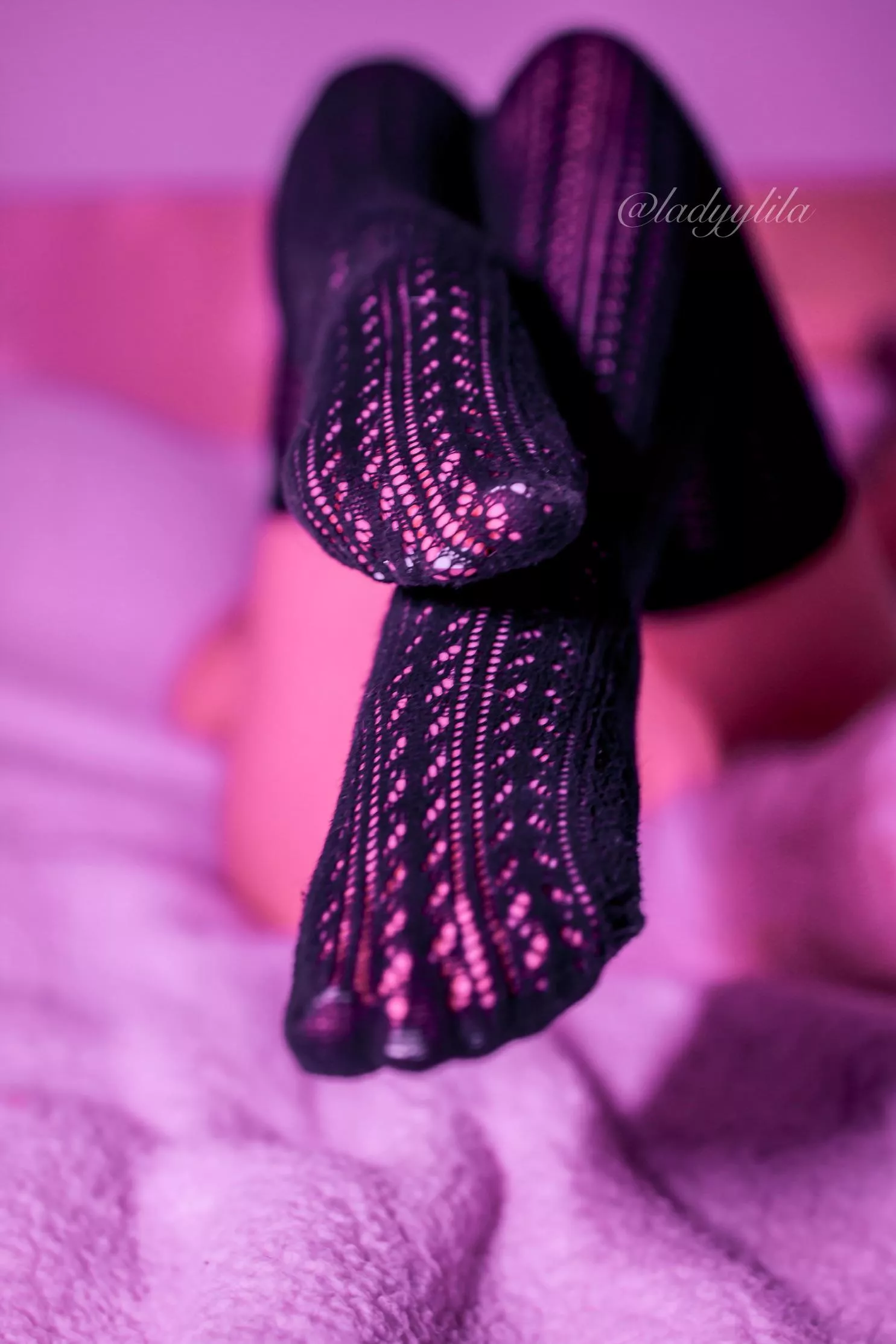 Come kiss my feet, it’s been a long day! [f]