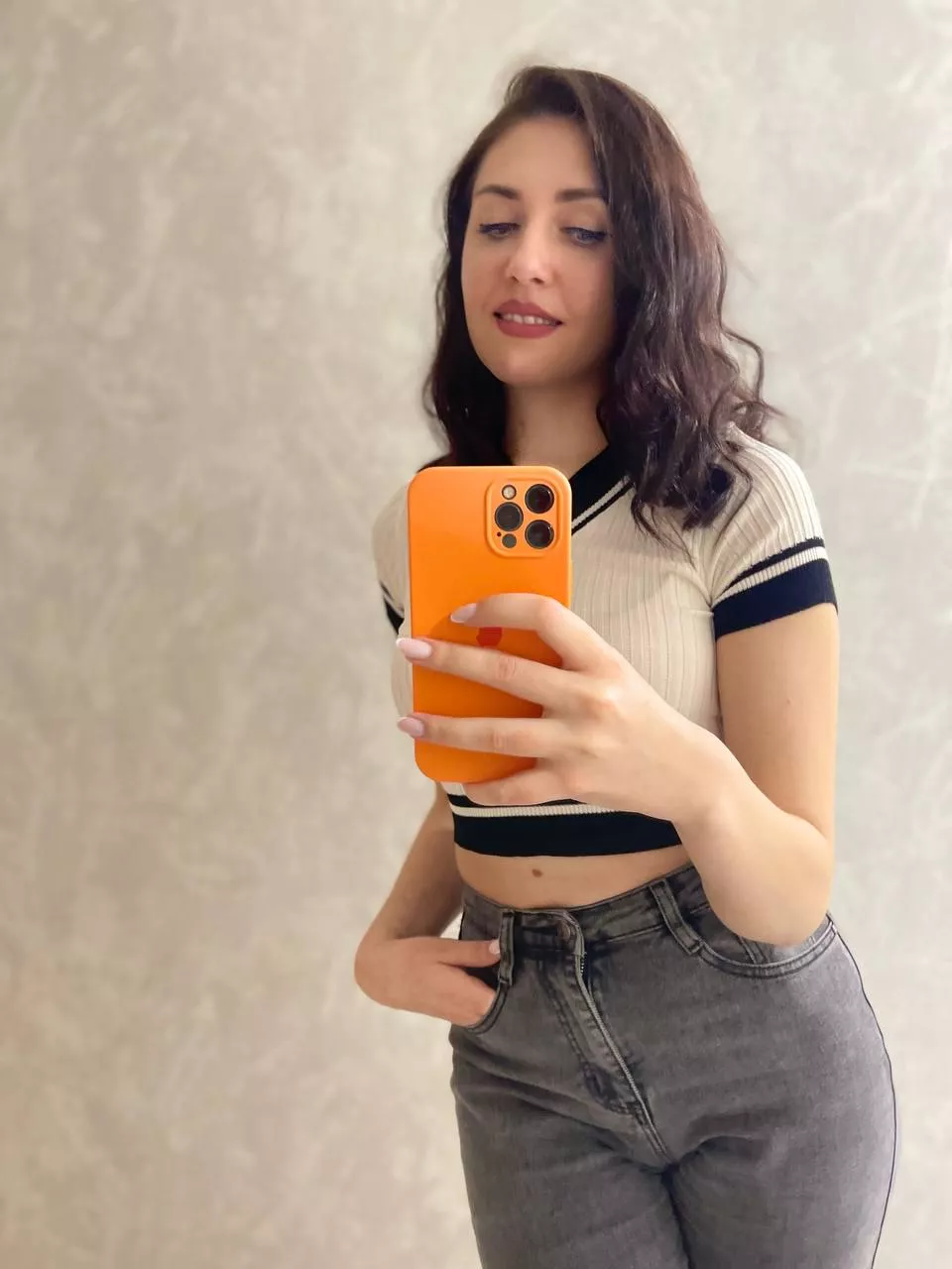 Do I look like a completely different girl in the mirror? 😅