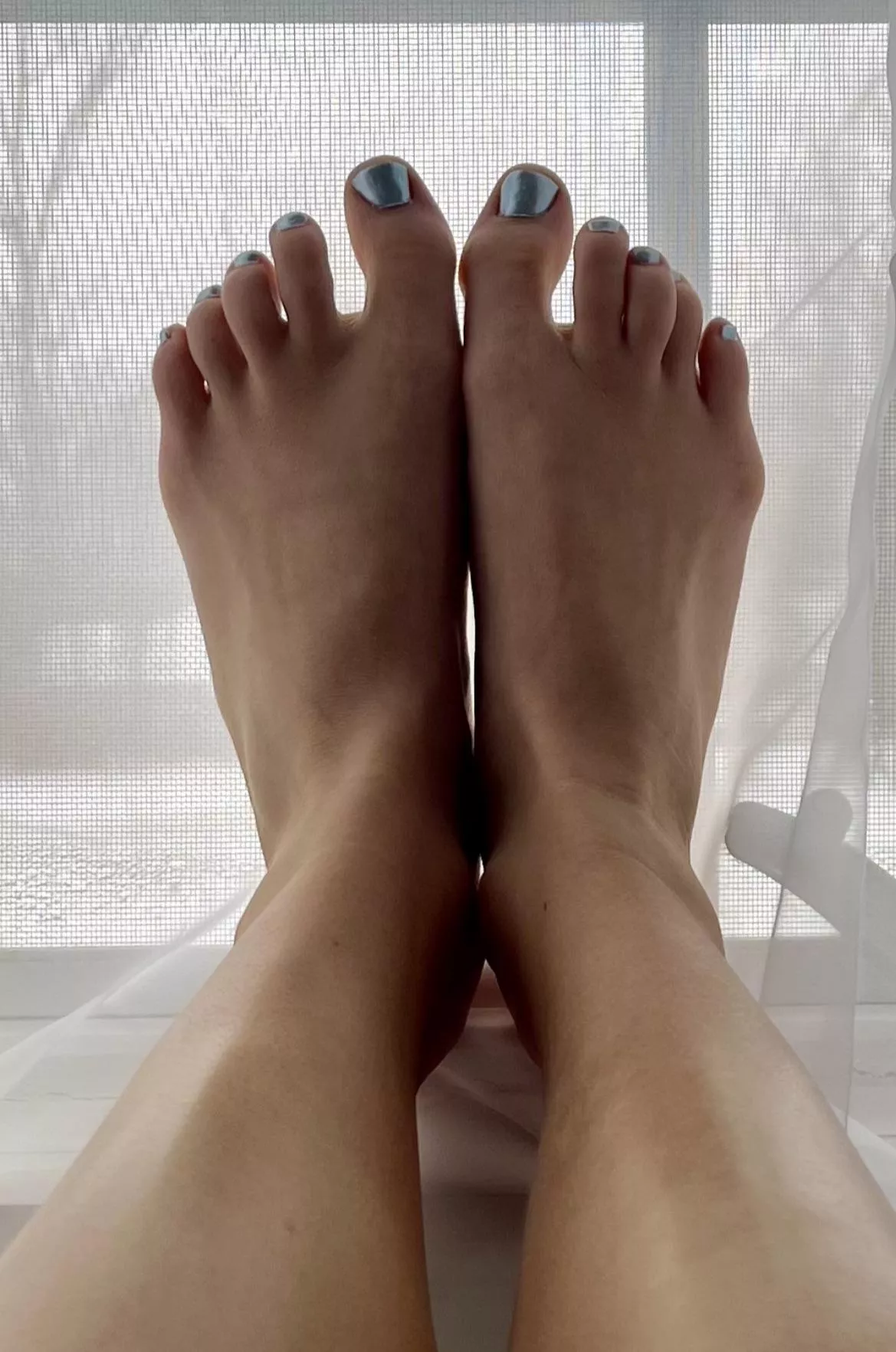 Do you like my nail color? ❄️💕