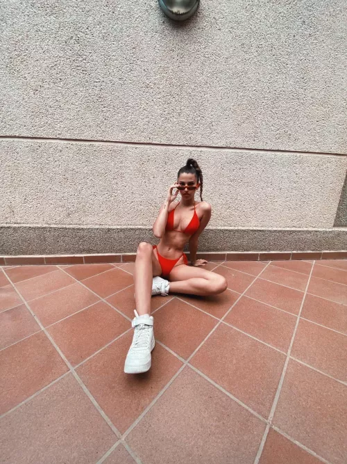 Does my tiny 20yo body look good in this red bikini?