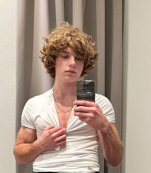 First reveal,based on appearance! what do you think my name is?