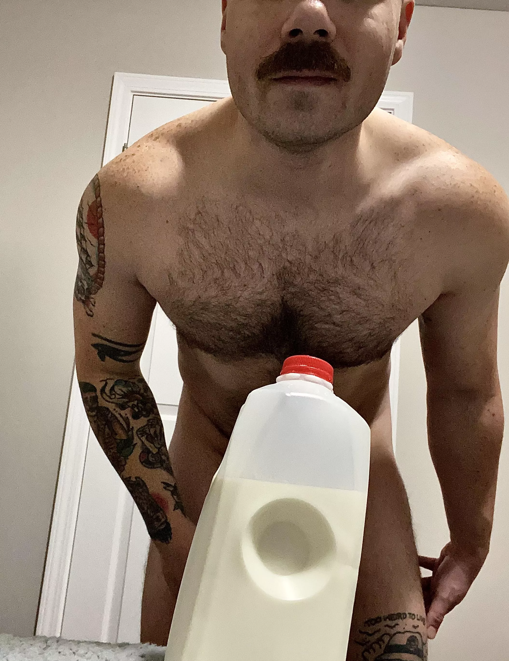 Hey neighbor… just your DILF next door returning that milk you let me borrow. Now let’s make a mess of that pretty little face. 😘🥛