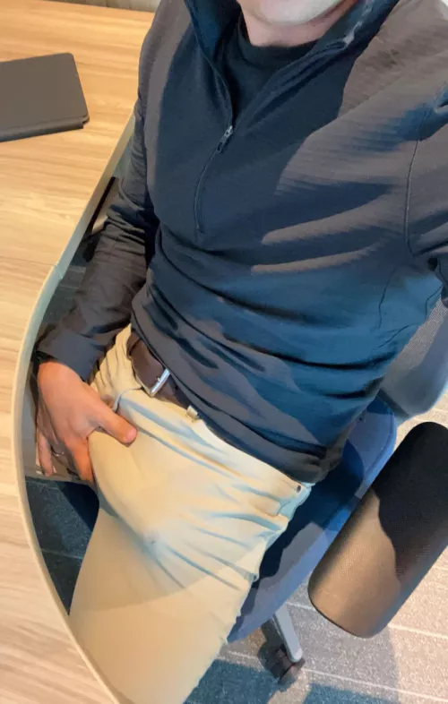 Hope you like a little precum with your bulges