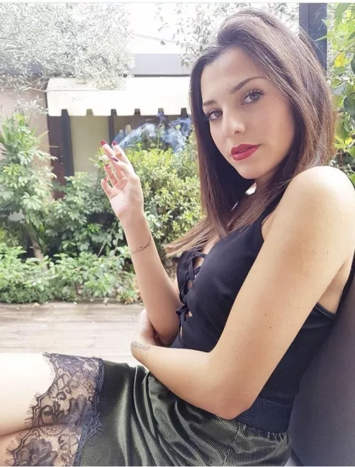 I definitely wouldn't mind sharing my wife if she smokes for me like that ♥️😍🔥