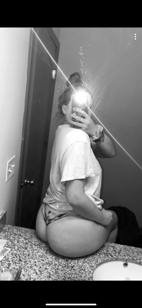 I invite you over to my place to watch the game and my girl walks around like this, what are you doing?