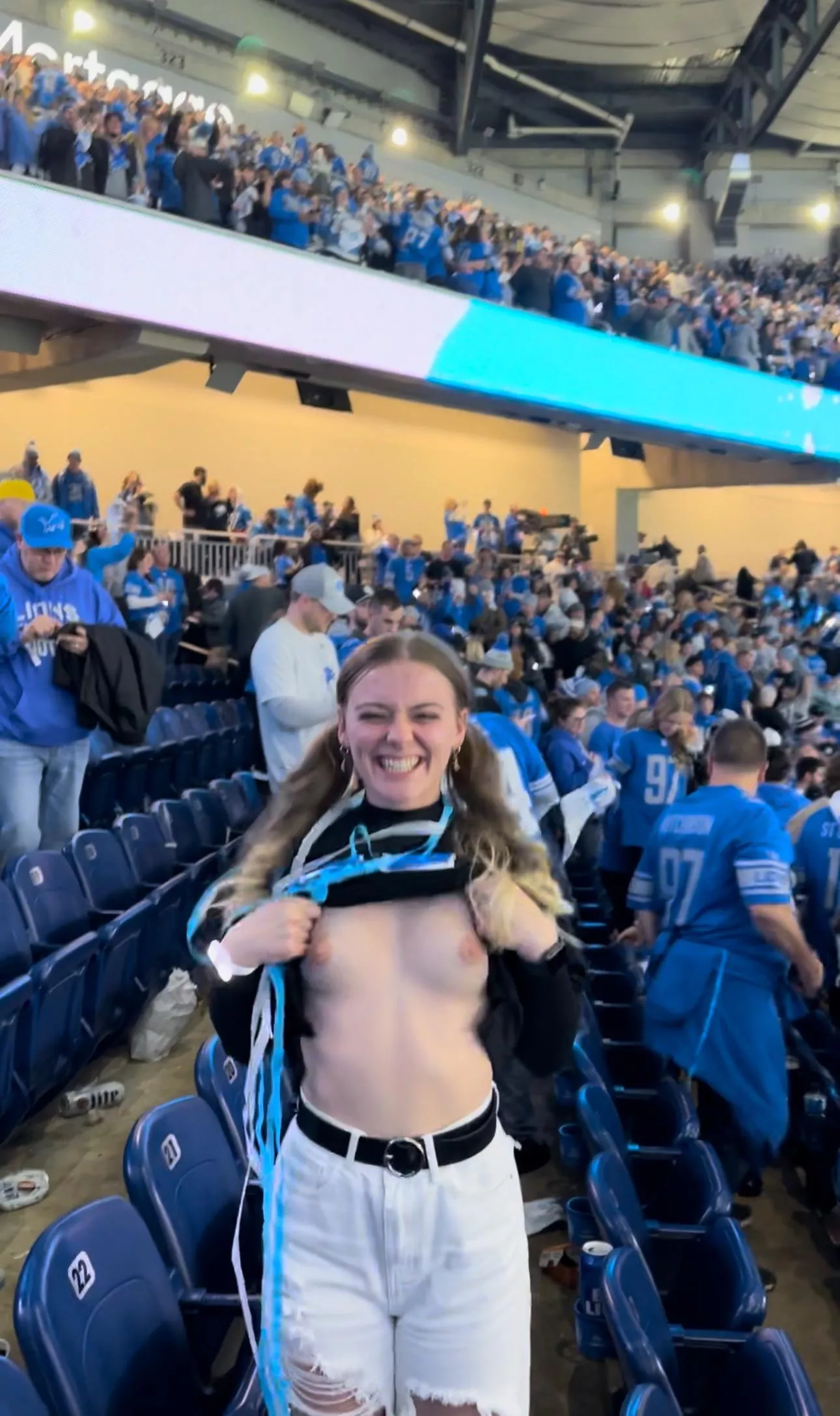 I love showing offf my b cups publicly (;