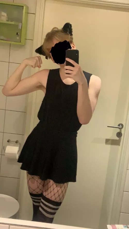 I’m a big strong boy 💪😸