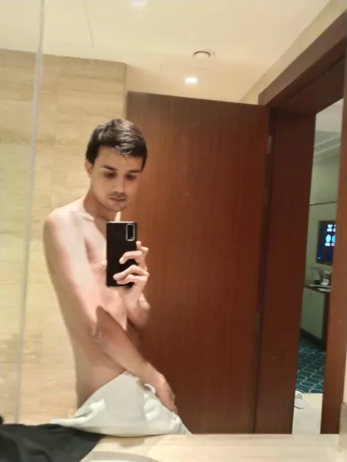 I'm into big hairy chubby dom bears