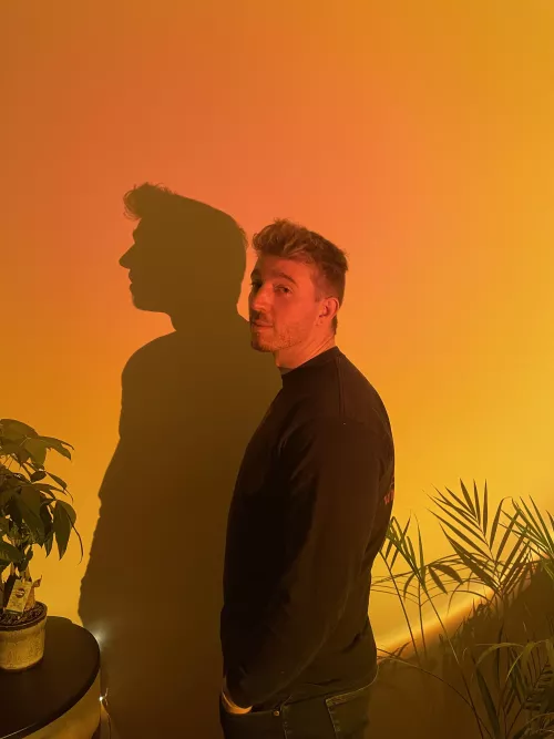 Isn’t Golden Hour the best light😂💪🏻? Love this lamp though