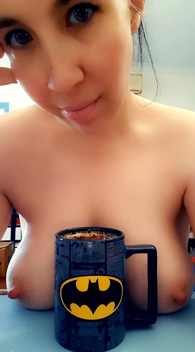 Little tired today so just resting on my desk 😉