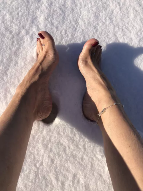 Oil feet and cold snow