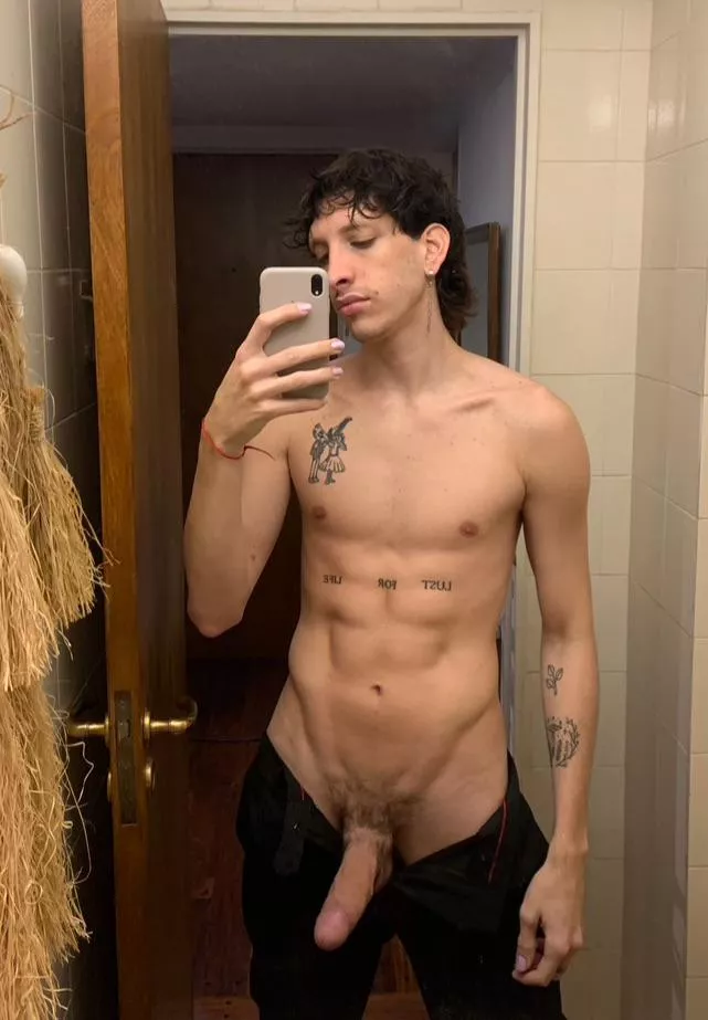 say “yes 💦👅” if you would suck it till I cum 😈