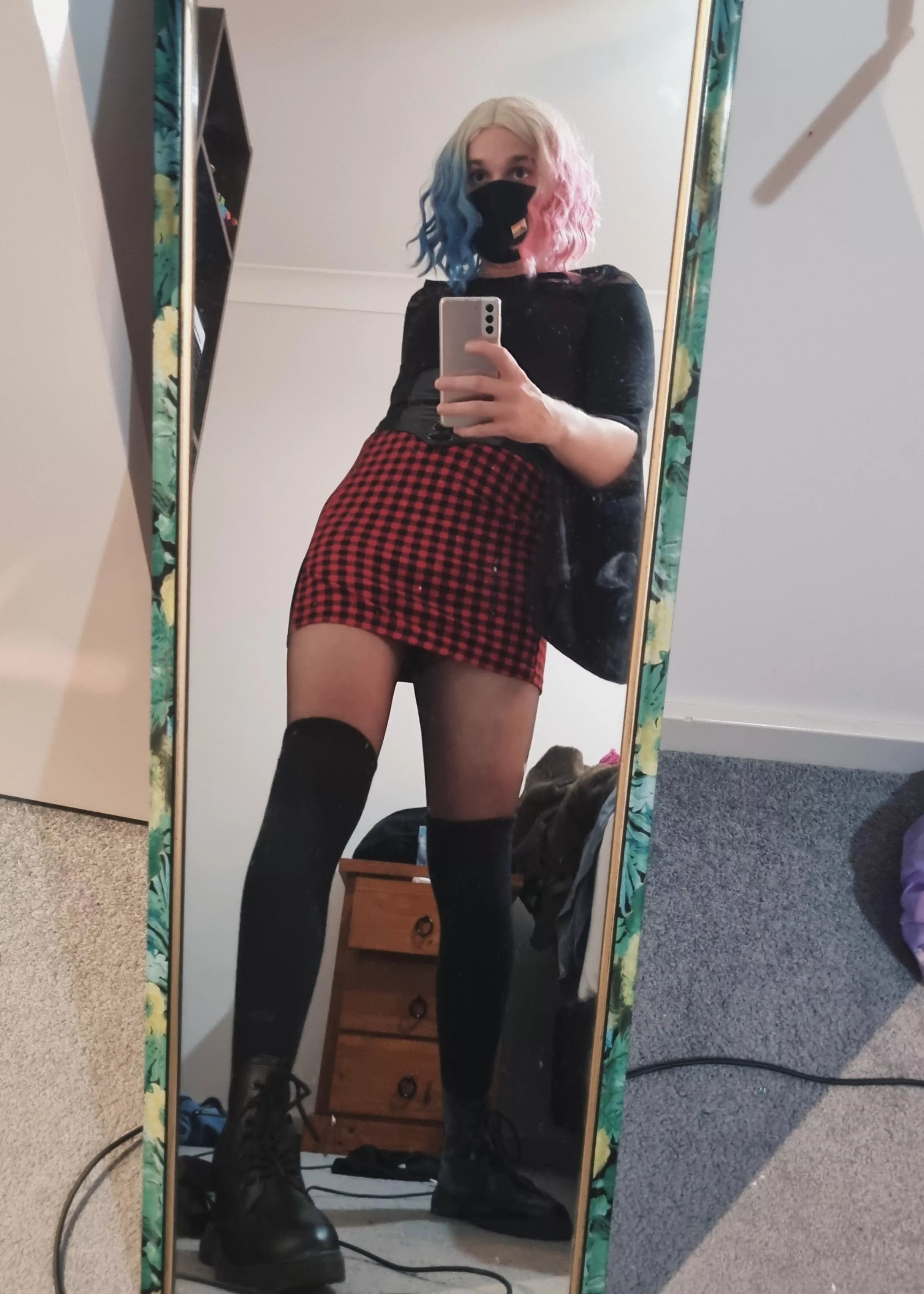 stepped into 2024 like 🖤❤️