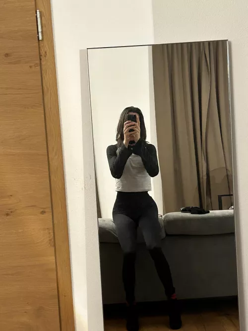 Took a quick pic before my workout ☺️