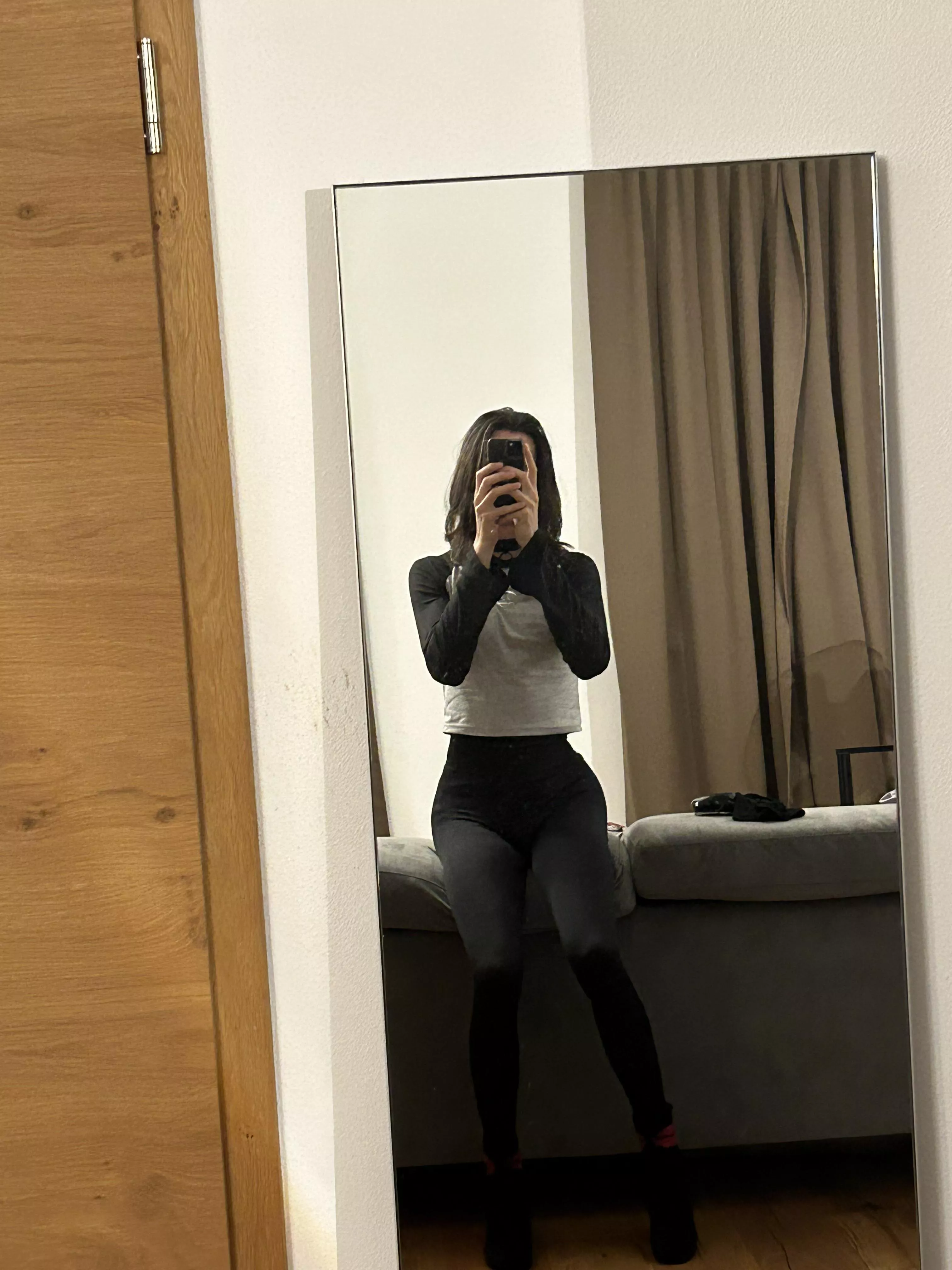 Took a quick pic before my workout ☺️