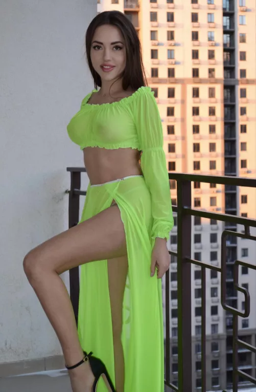 Took this photo to show you this beautiful cozy corner😆