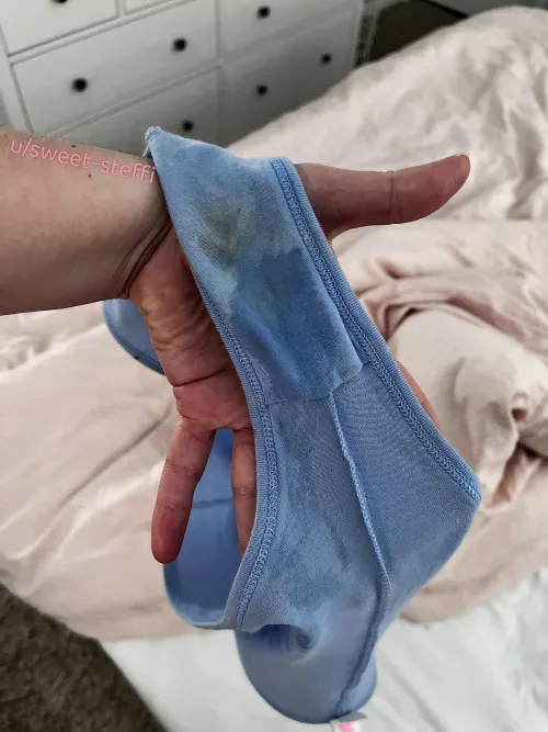 Tried out a couple new toys recently and got so soaked, I leaked between my cheeks🍑😋