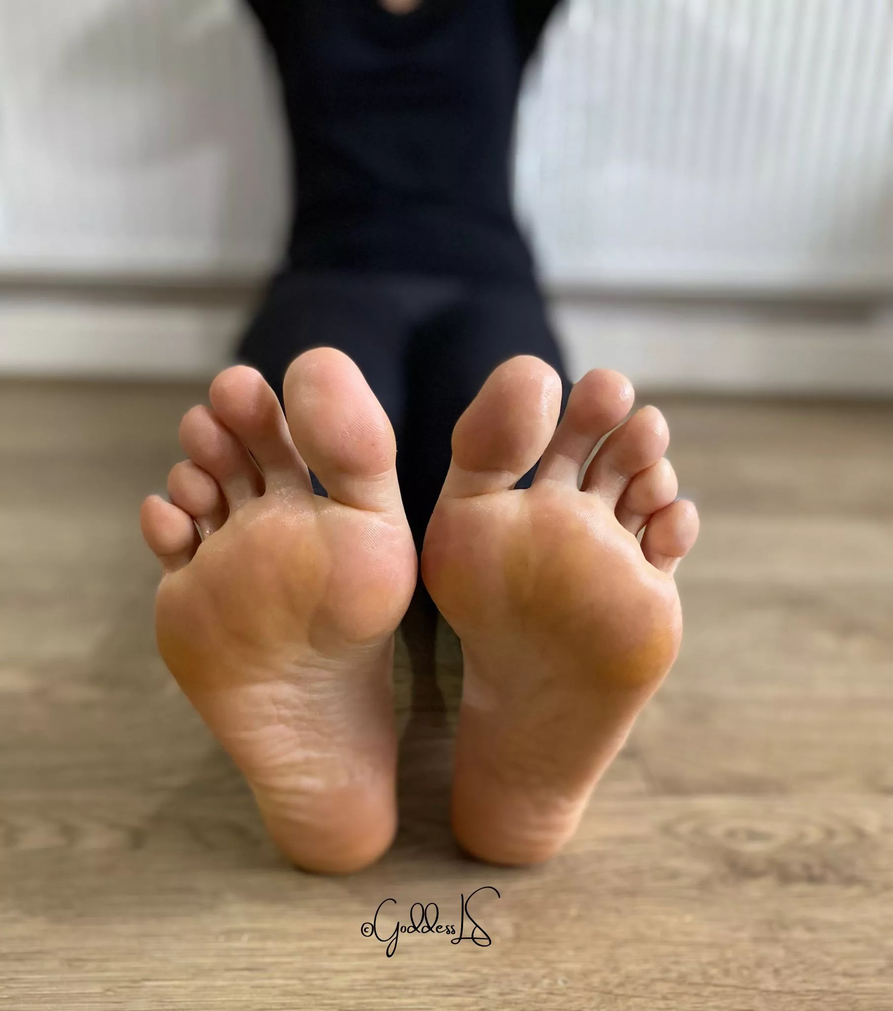 Using emojis what do you think of my soles? 🩷