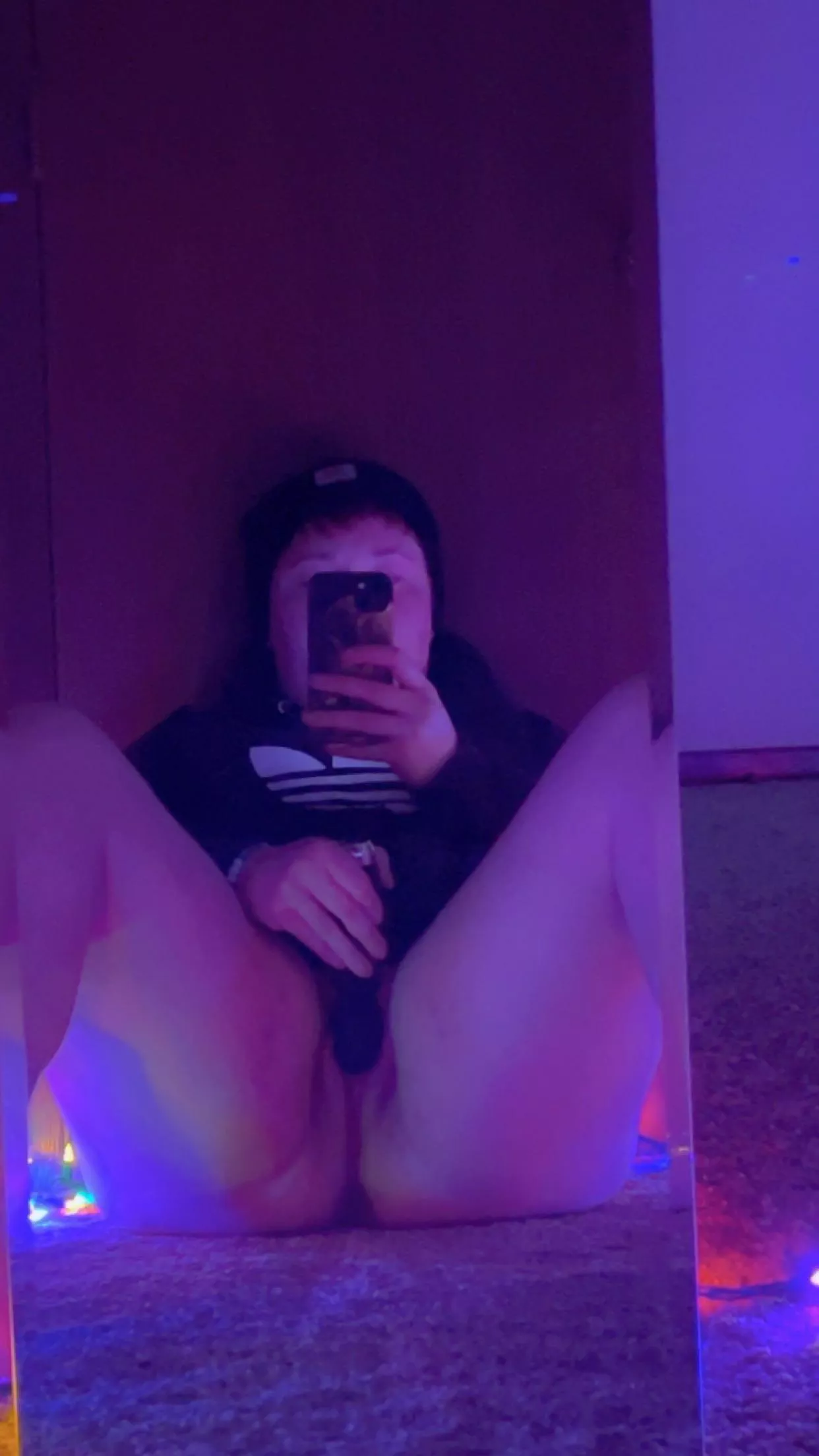 Volunteers to make a dyke squirt?😘