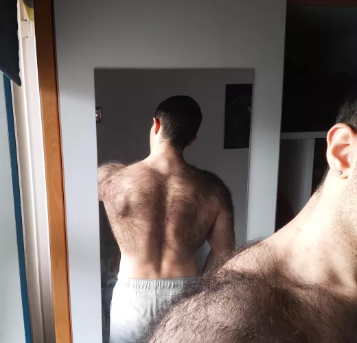 who likes wide furry back :?