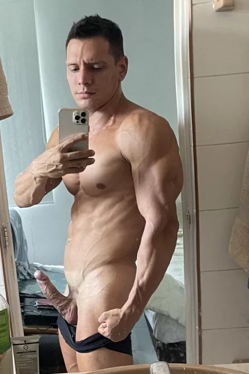 Who wanna suck my veiny cock?😈🍆