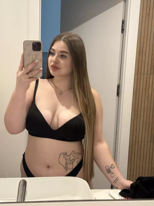 Your dick looks cold, want to warm it up inside my mixed pussy(half filipina and half European)?