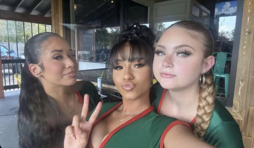 [3] Who’s the cuter bottle girl?