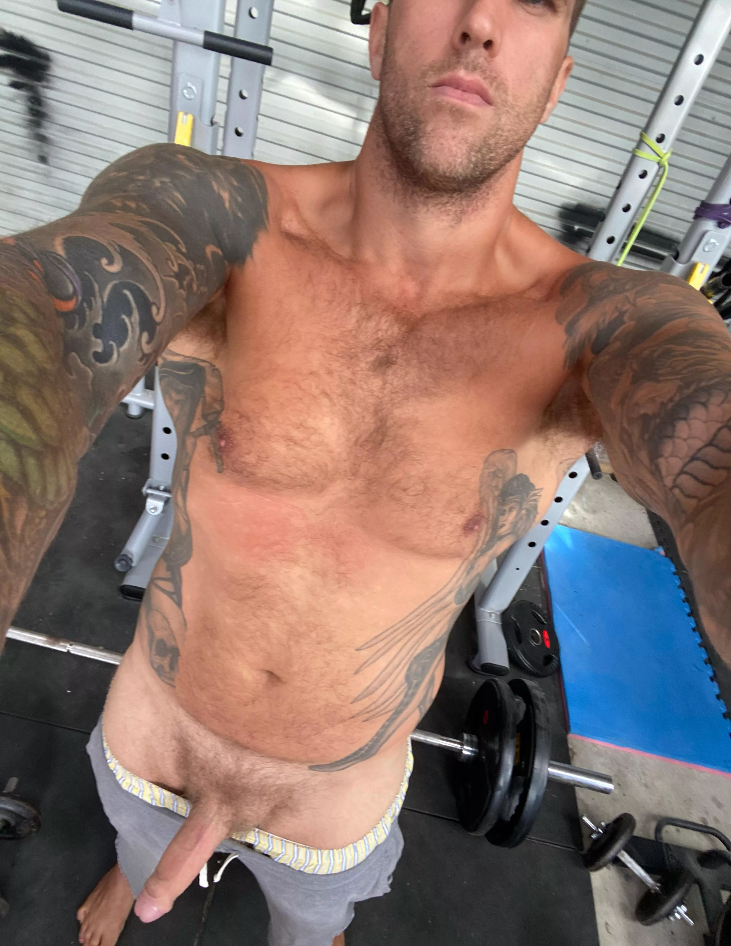 (36) any ladies wanna breed with a 6’5” tall kiwi daddy?