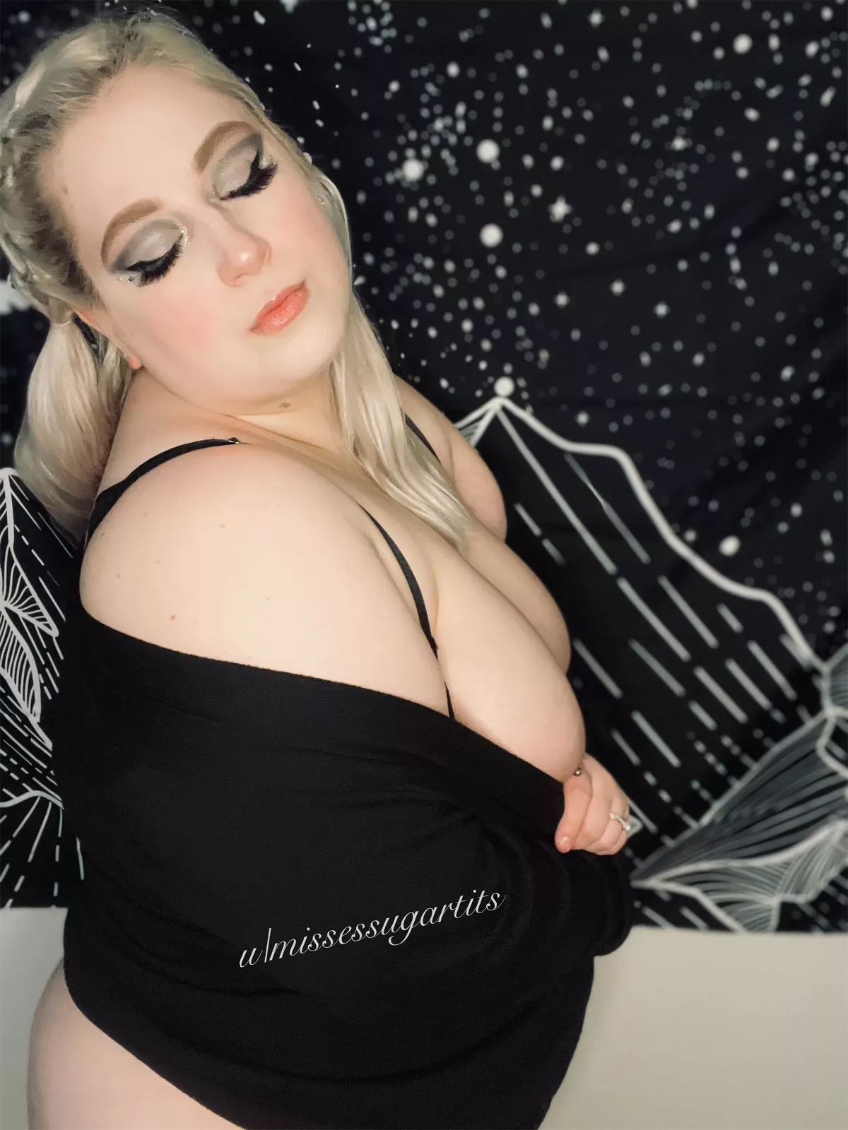 Cute face and chubby waist ☺️