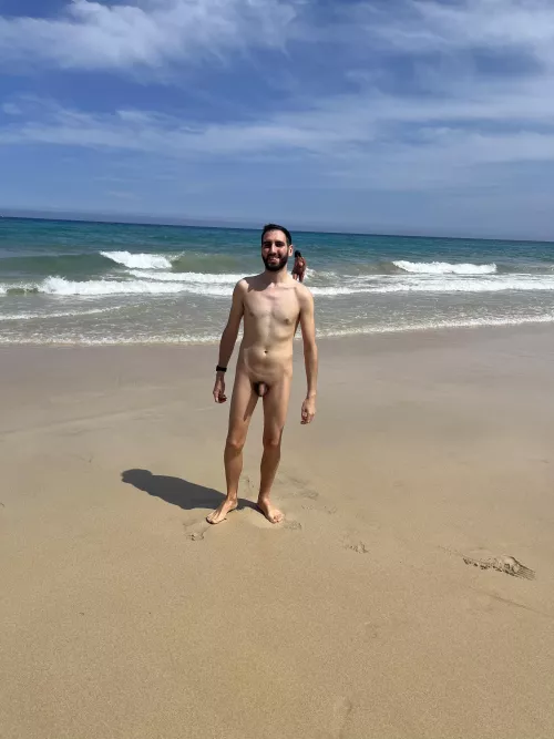 Embrace the freedom under the gentle touch of the sun ✨☀️