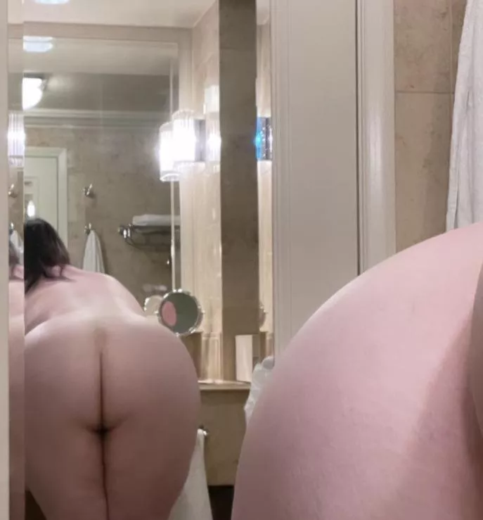 (F)ancy hotels are great for slutty pics