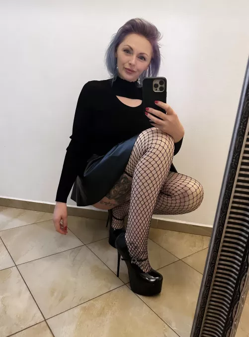 Fishnets always make me feel so hot