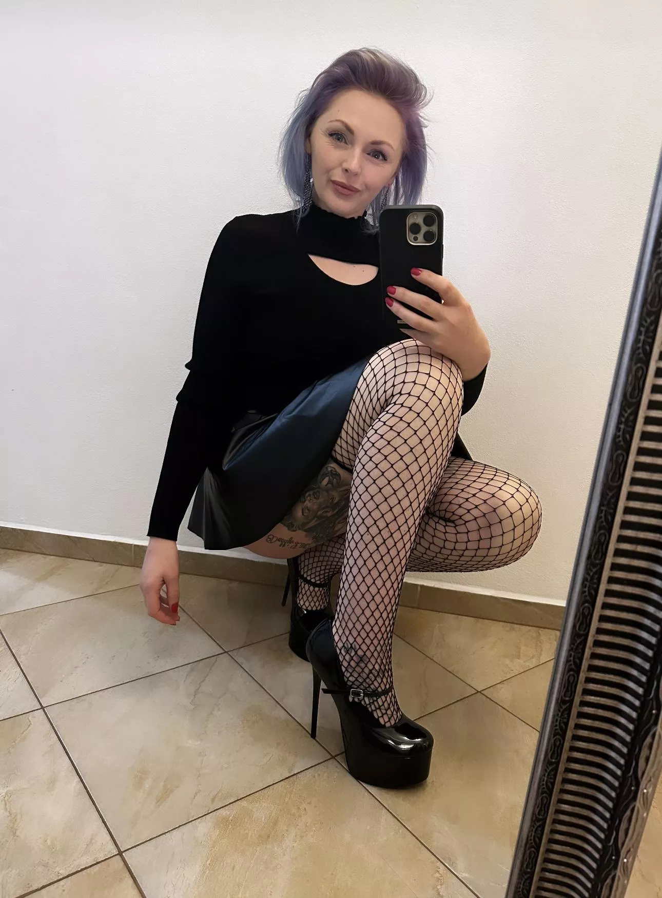 Fishnets always make me feel so hot