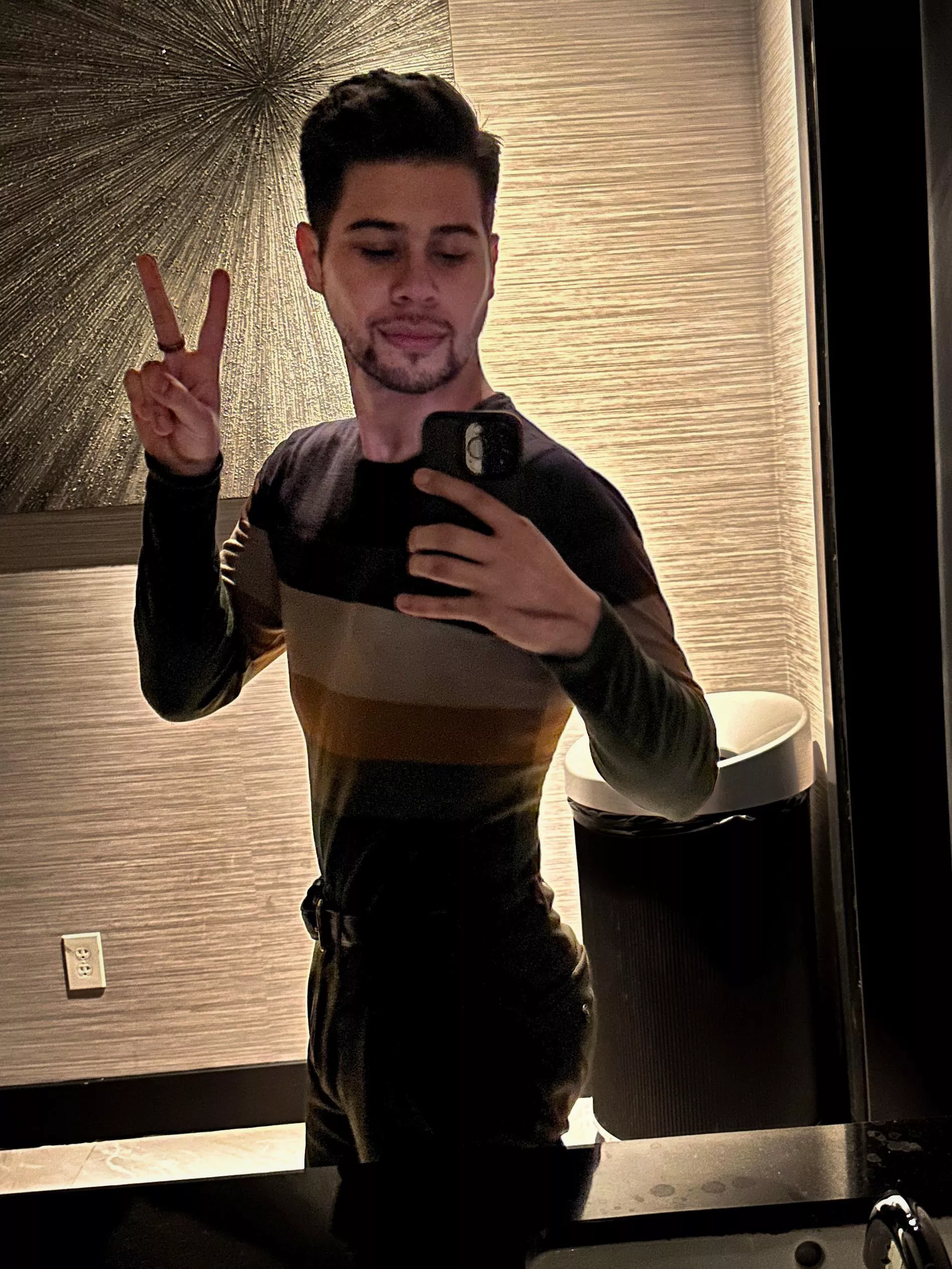 Hello fellow gay bros ✌🏼