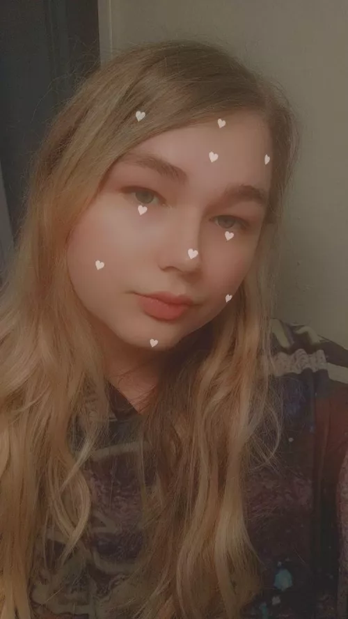 Help I'm being attacked by tiny hearts oof ouch