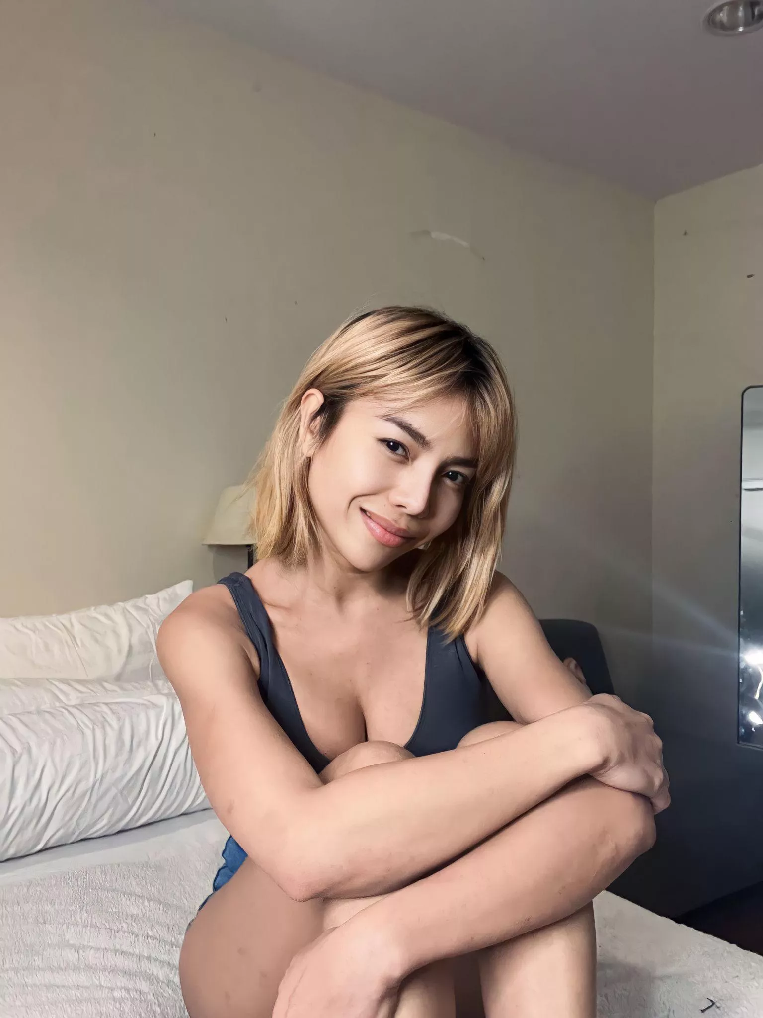 Hi, I just moved next door! Want to hangout sometime? 🥰