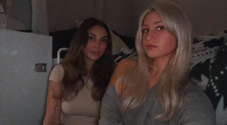 How badly do you wanna see us make out and finger eachother?