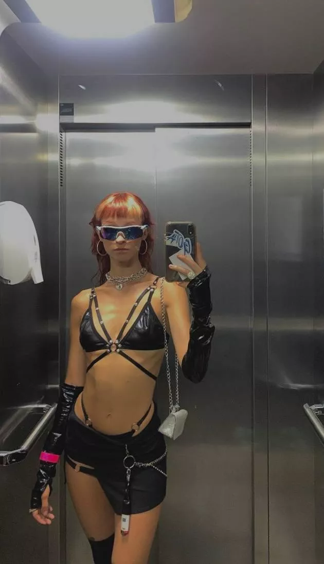 How would you rate me from 1-10 ? 😝