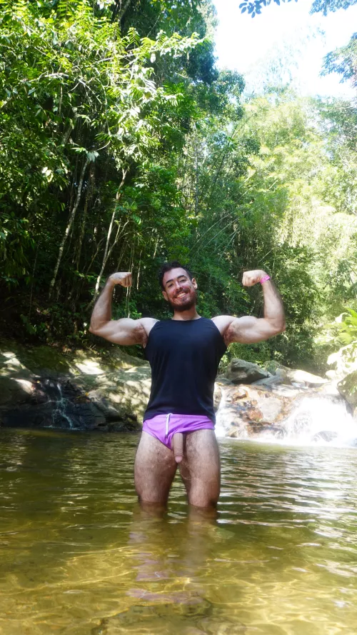 I am a very hairy otter 🧸🐻 who love being nude in nature 🏕️🥺🥵