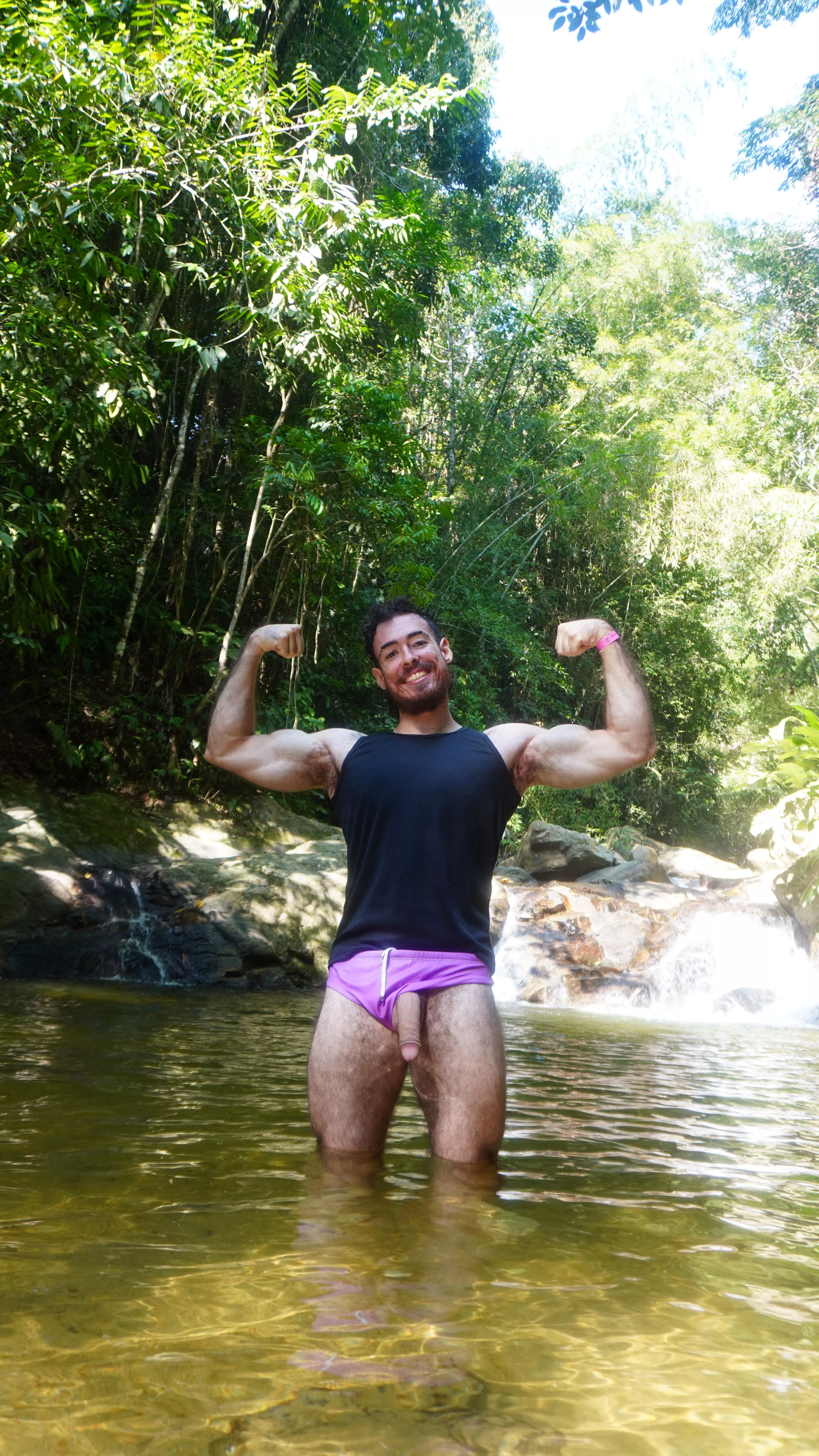 I am a very hairy otter 🧸🐻 who love being nude in nature 🏕️🥺🥵